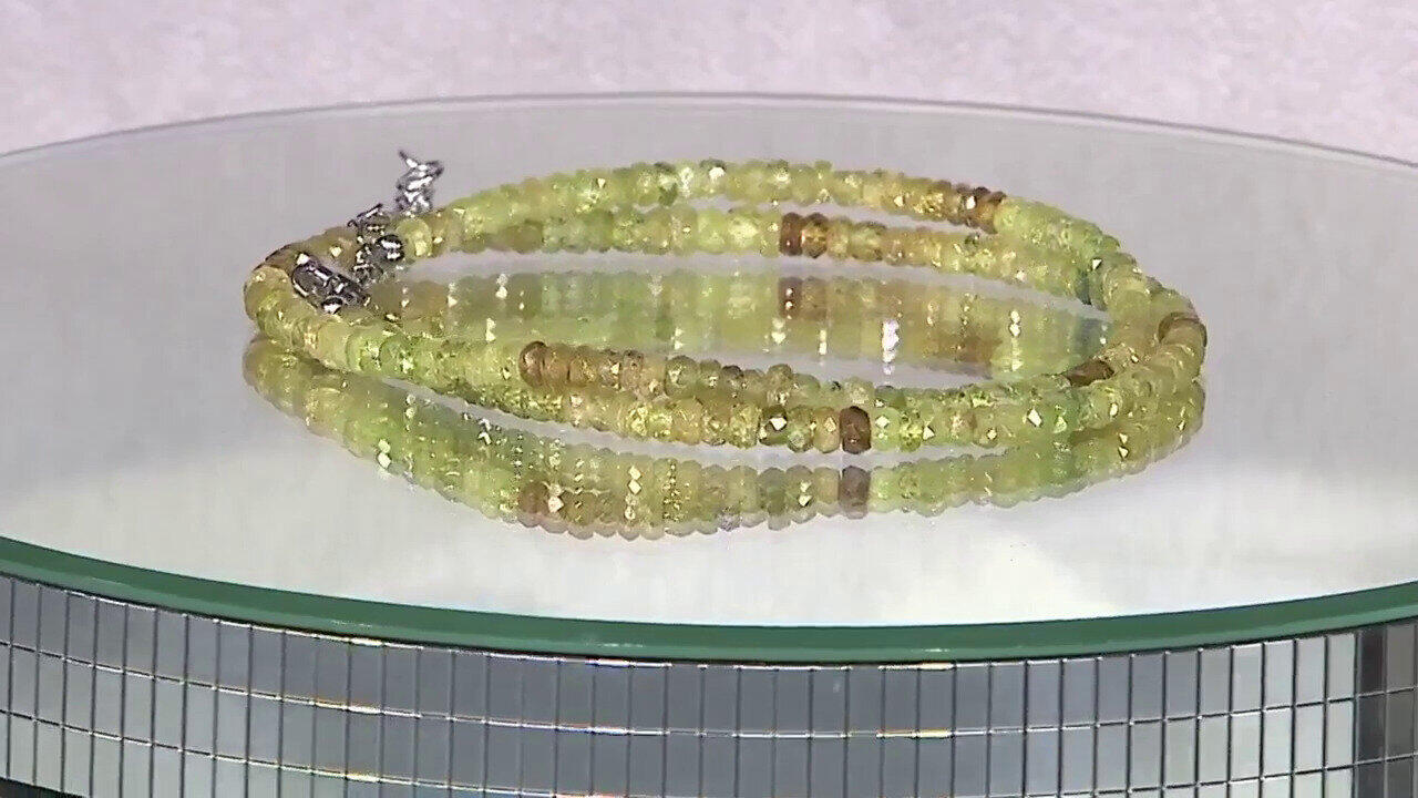 Video Collar en plata con Esfena
