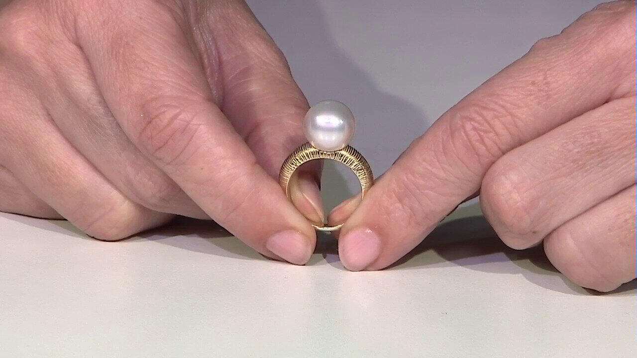 Video Gouden ring met een witte zuidzee parel (Michelle Albala)