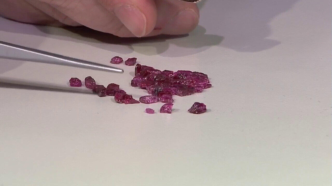 Video Burmese Ruby Silver Ring (Gems en Vogue)