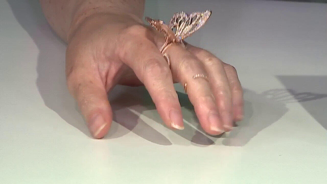 Video Gouden oorbellen met SI1 (H) Diamanten (Nara Jewelry)