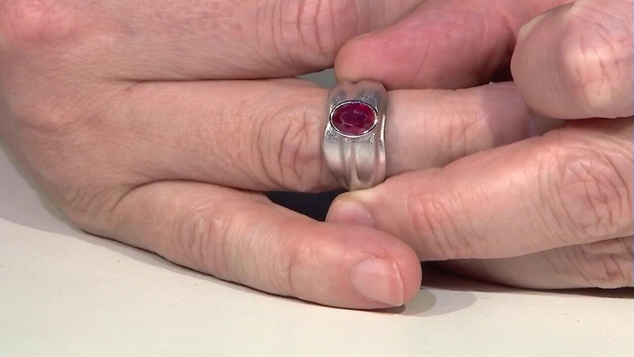 Video Zilveren ring met een Madagaskar Robijn (de Melo)