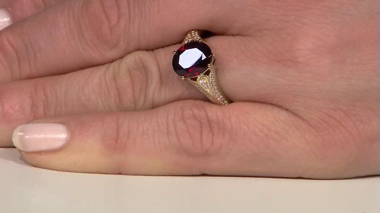 Video Gouden ring met een framboos rhodoliet (de Melo)