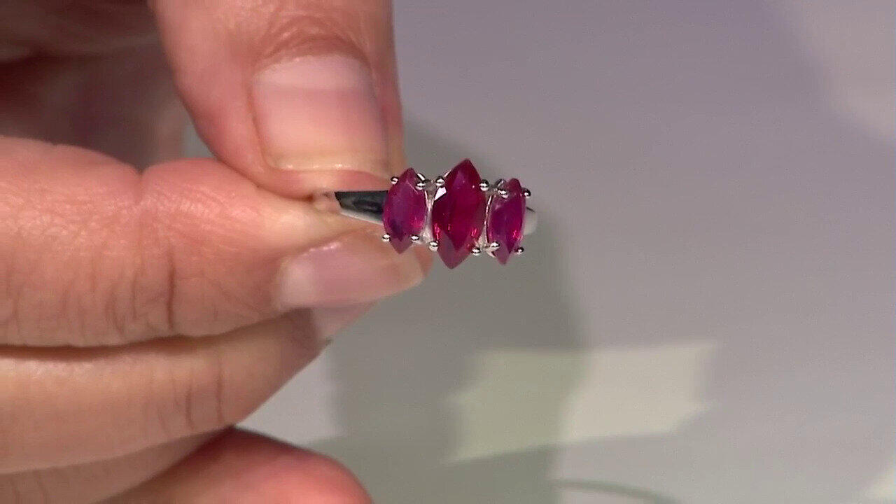 Video Madagascar Ruby Silver Ring (de Melo)