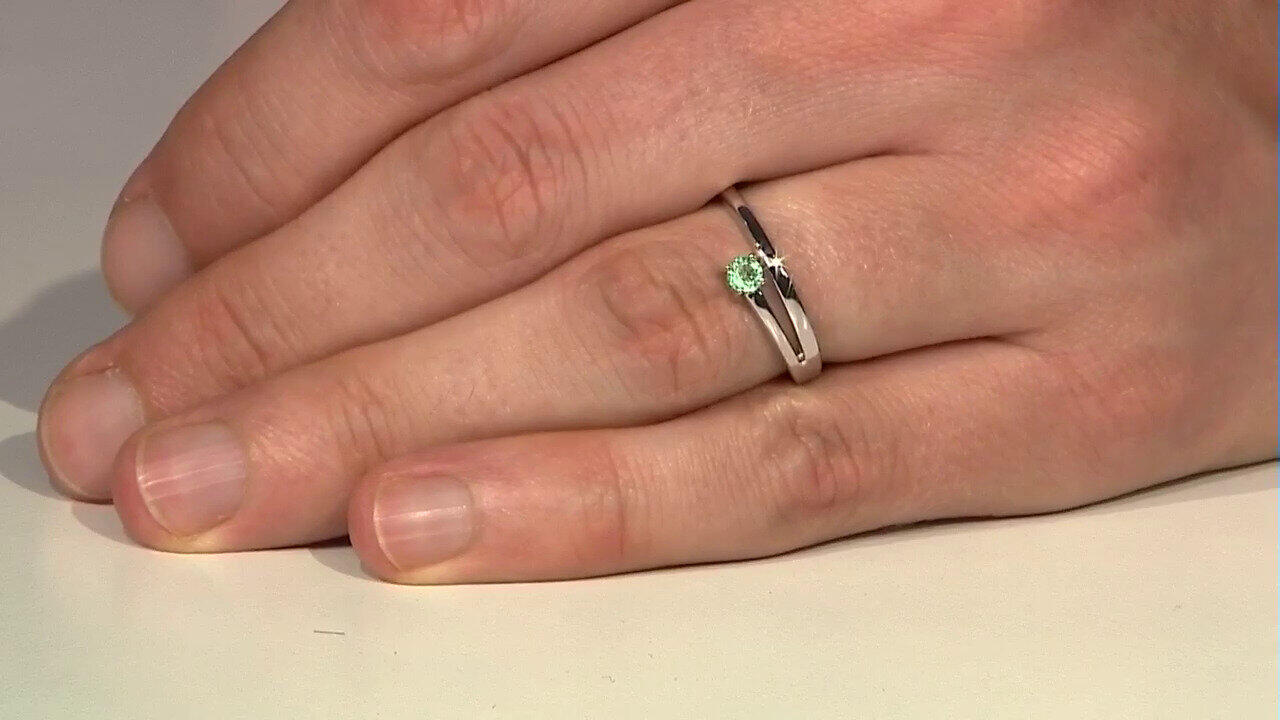 Video Zilveren ring met een Russische smaragd