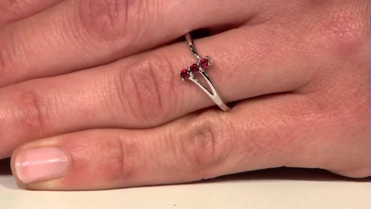 Video Anillo en plata con Espinela roja noble