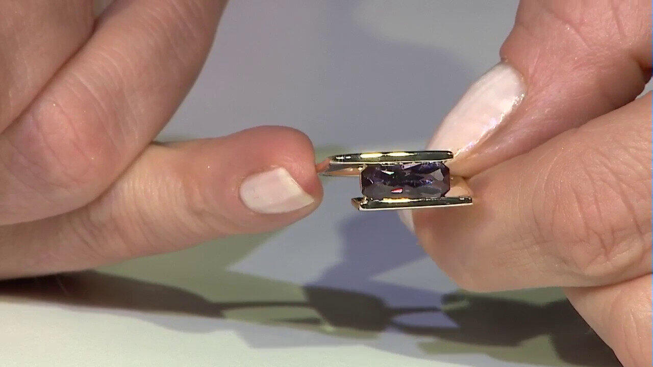 Video Anillo en oro con Granate azul de color cambiante (de Melo)