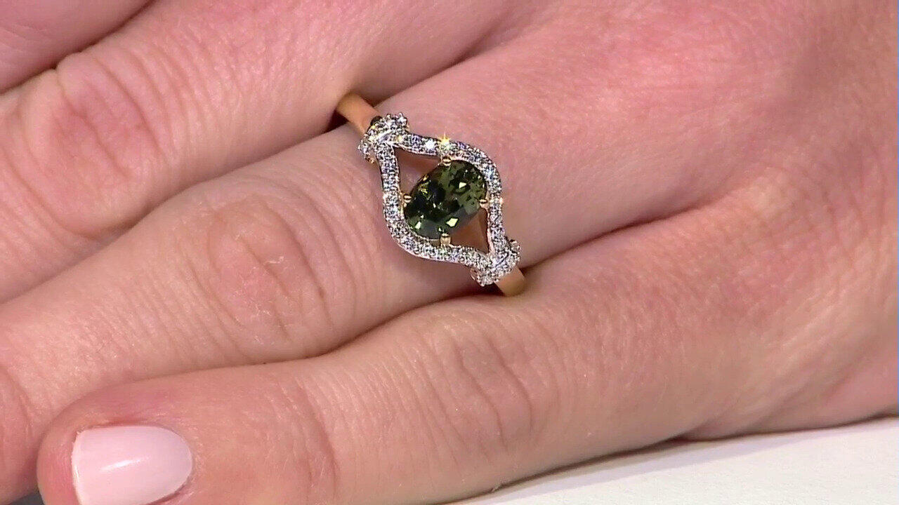 Video Bague en or et Diopside vert de Madagascar
