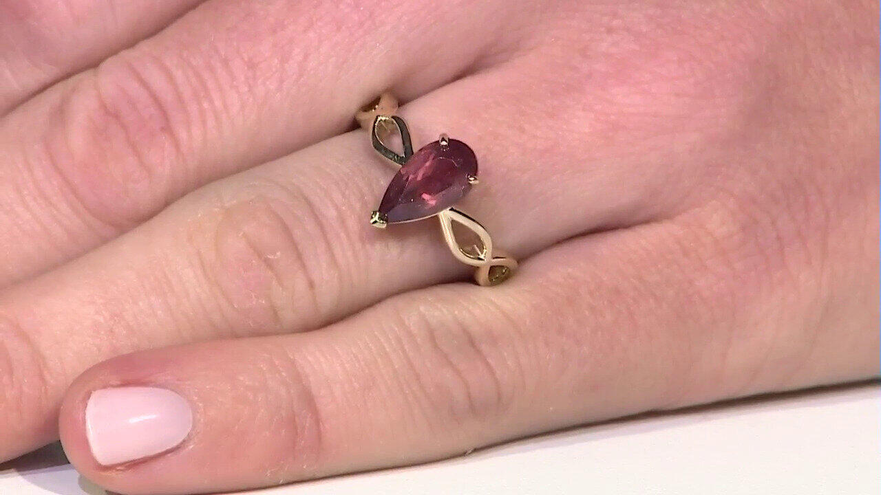 Video Bague en or et Apatite rouge