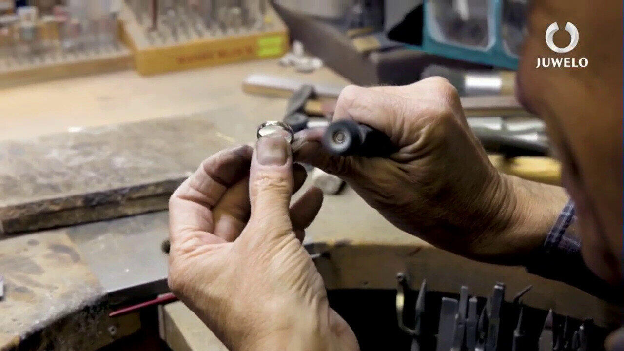 Video Bague en or et Tourmaline rose (CUSTODANA)