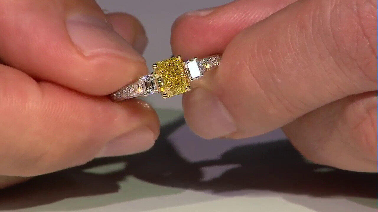Video 18K SI2 Yellow Diamond Gold Ring (CIRARI)