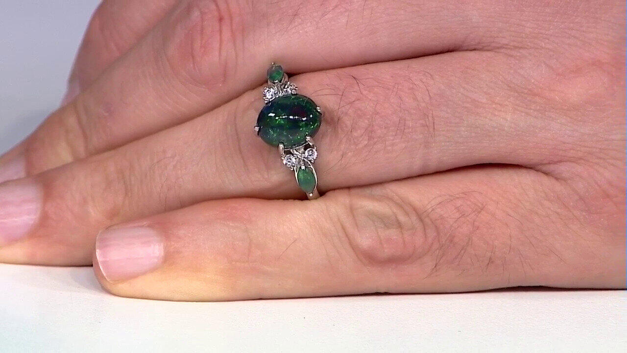 Video Zilveren ring met een Mezezo opaal