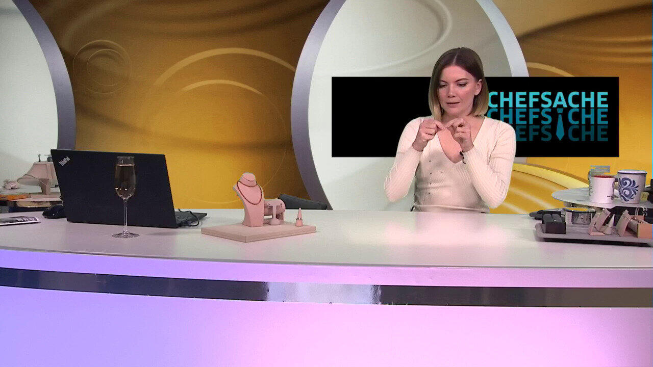 Video 10K Ceylon Blue Sapphire Gold Necklace