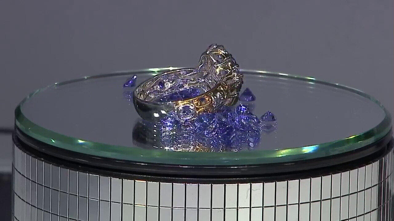 Video Zilveren ring met een tanzaniet (Gems en Vogue)