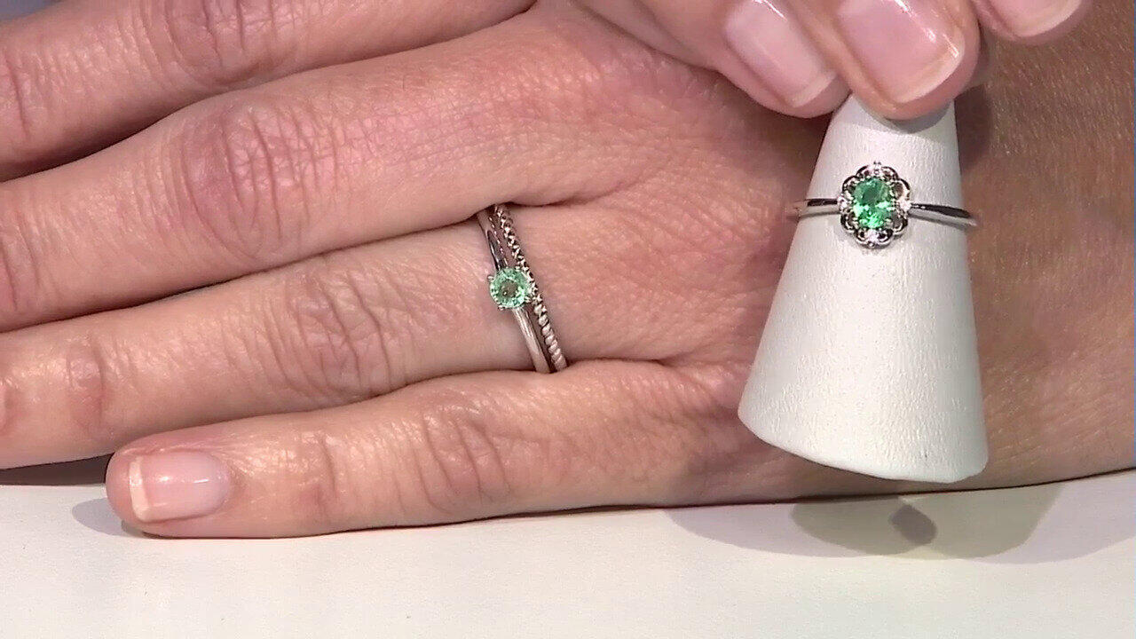Video Anillo en plata con Esmeralda de Rusia (Adela Silber)