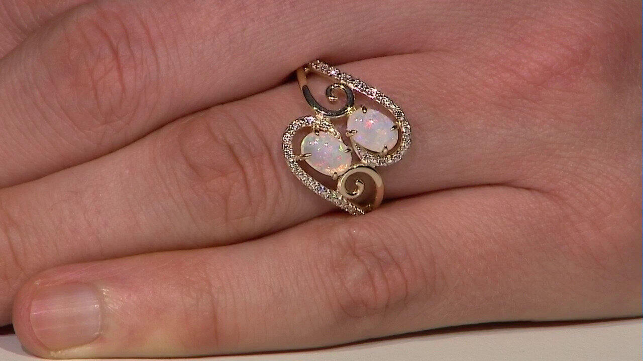 Video Anello in oro con Opale Bianco Brasiliano