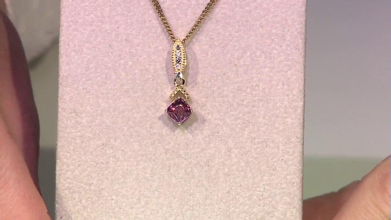 Video Gouden hanger met een roze spinel