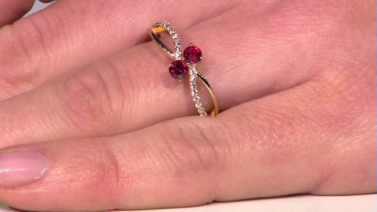 Video Anillo en oro con Espinela roja noble