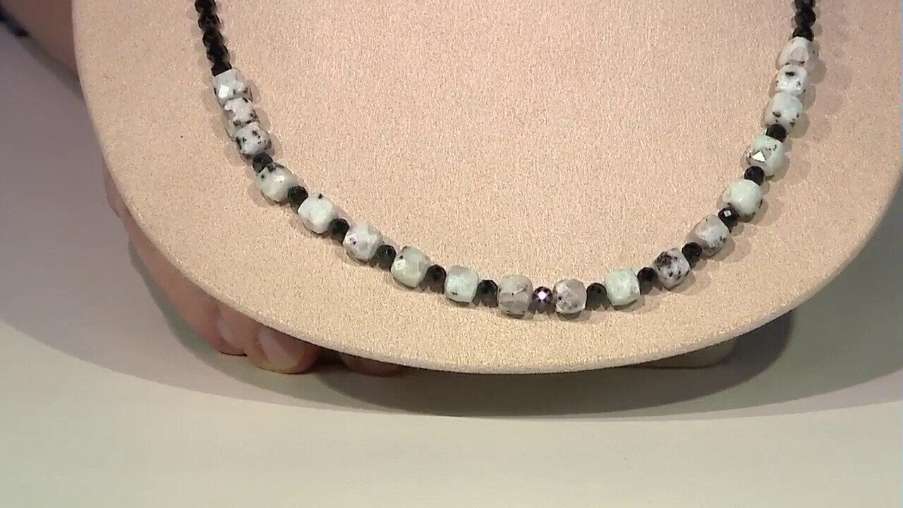 Video Zilveren halsketting met kiwi jaspisstenen (Riya)