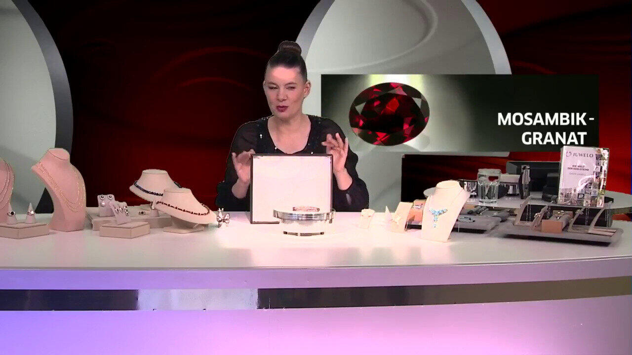 Video Collana in argento con Granato Mozambico