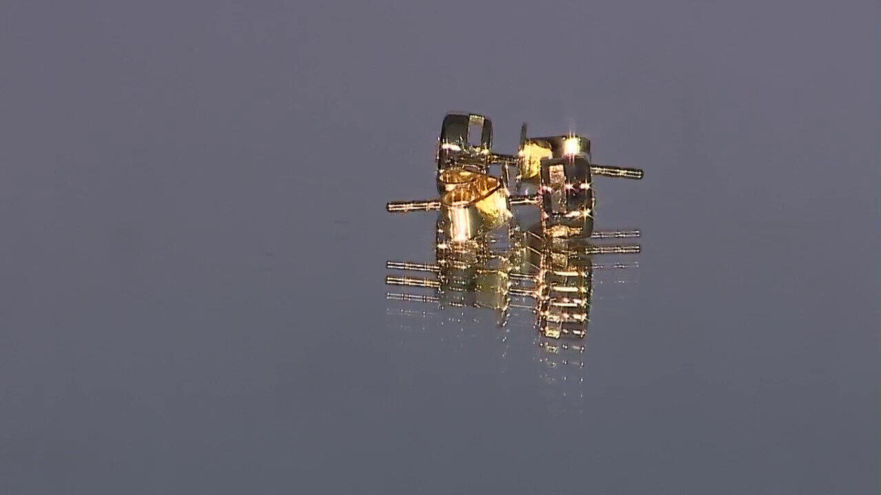 Video 18K SI1 (H) Diamond Gold Earrings (CIRARI)