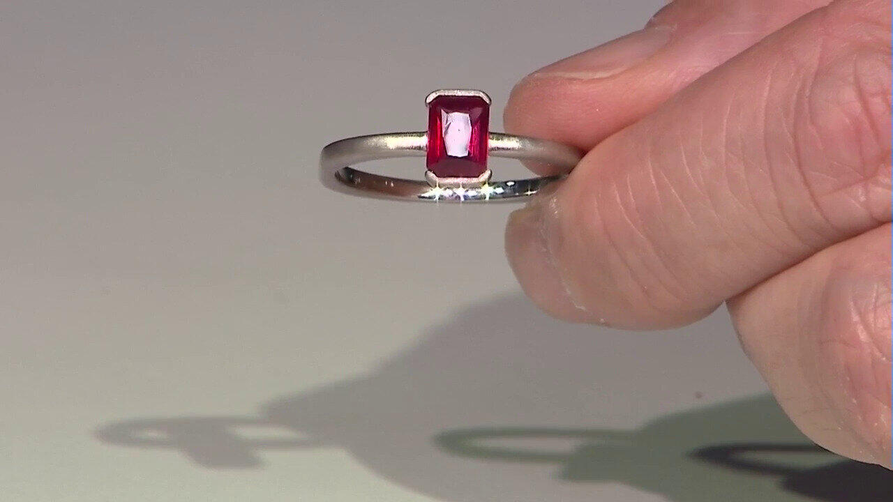 Video Zilveren ring met een Bemainty robijn