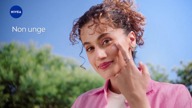 NIVEA Soft Daily UV, Crema idratante corpo, viso mani multiuso con Vitamina E e Olio di Jojoba SPF15